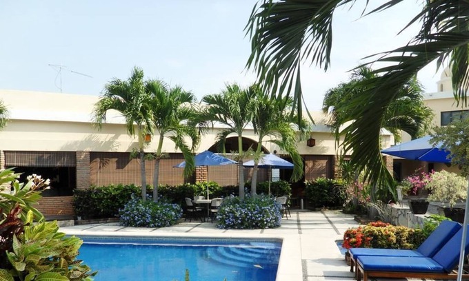 Colima Hotel | Montroi Express