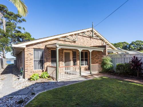Iluka House | Montrose by the Bay
