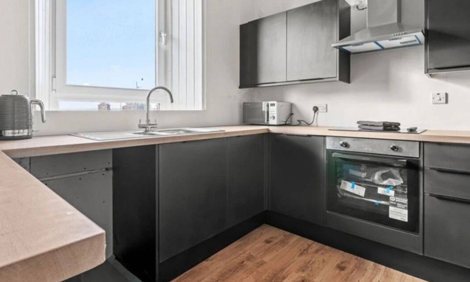 Montrose Apartment | Montrose Town Centre - Sleeps 5