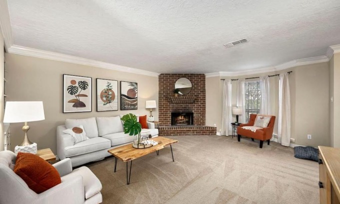 Montrose House | Montrose Walk To 50 Restaurants 1 Mile 2 DT