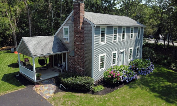 Bourne Cottage | MONUMENT BEACH