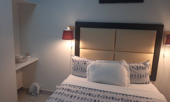 Port Elizabeth Central House | monument western guesthouse