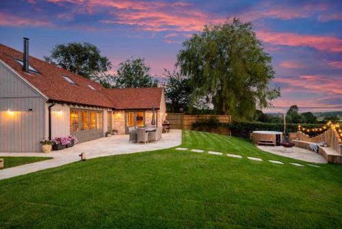 Tenterden House | Moon Cottage