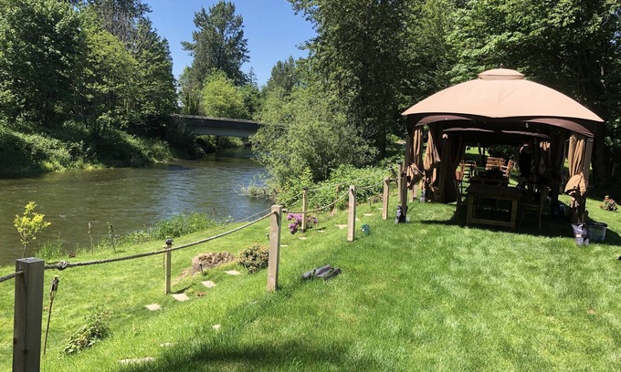 North Bend House | Moon River Suites Wedding Party Lodging on River