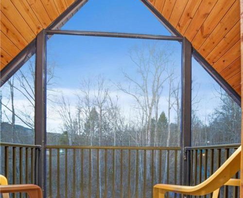 White Oak Lodge House | Moondance Cabin-Enjoy Your Journey To The Smokies!