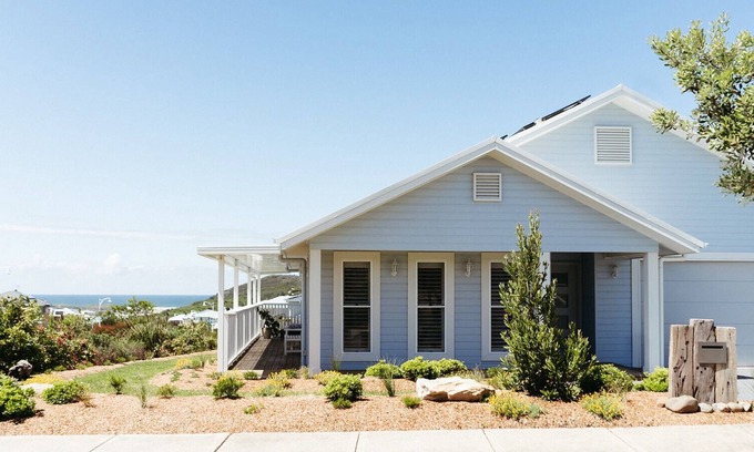 Catherine Hill Bay House | Moonee Retreat at Catherine Hill Bay - Beautiful Ocean Views!