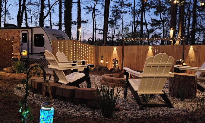Riverdale House | Moonlight Haven-Tinytown Village ATL /Cozy Glamper-fire pit, hammock and games