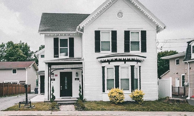 Cairo House | Moonlight Lodge - Catskills, Hunter, Windham