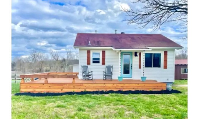 Springdale House | Moonlight on the White- Fayetteville river cabin