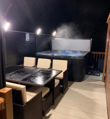 Morpeth Cabin | Moonlight Ridge -2 bedroom lodge with hot tub