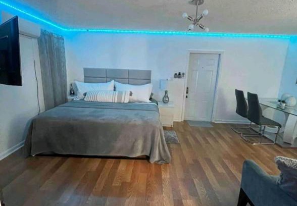 North Miami House | MoonLight Suite Miami - Free parking