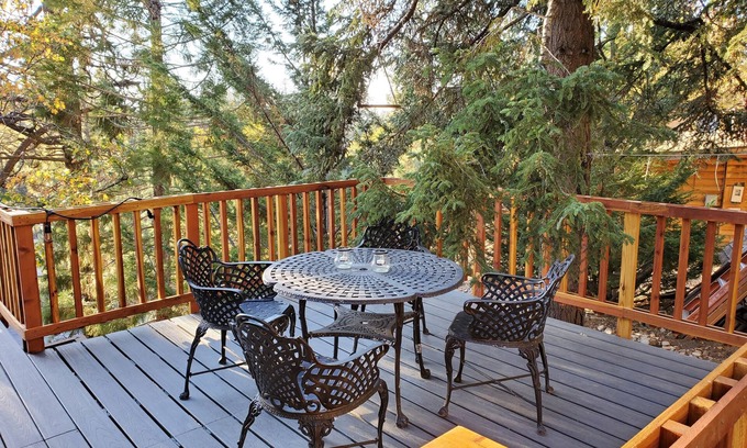 Upper Moonridge Cabin | MOONRIDGE .Great Views 3 Decks, Barbecue, Central Heat, SUREAL VIEWS!