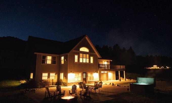 Leavenworth Cabin | Moonrise Mountain Lodge *Hot Tub* Pets *12ppl*