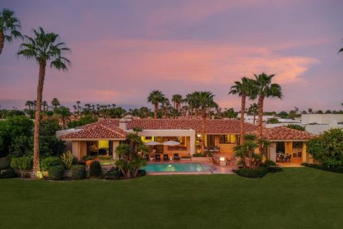 La Quinta Villa | Moonshine by AvantStay Modern Stylish Estate w Bar Fire Pit Hot Tub 5 bd