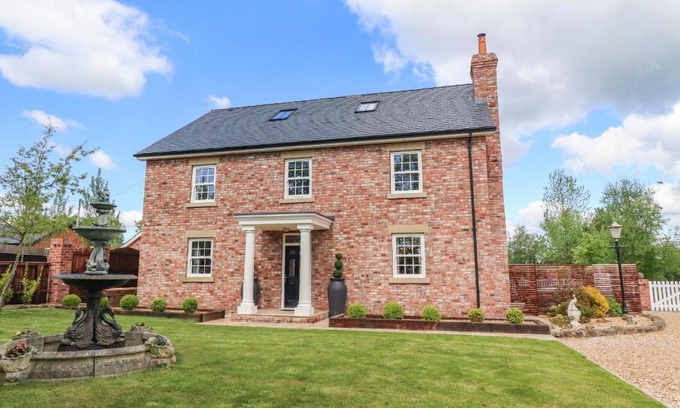 Poulton-le-Fylde House | Moor End Manor