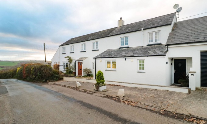 Littleham Cottage | MOORCREST, romantic, character holiday cottage in Bideford