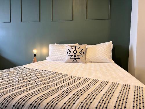 Villa Hermosa Apartment | Moore 45