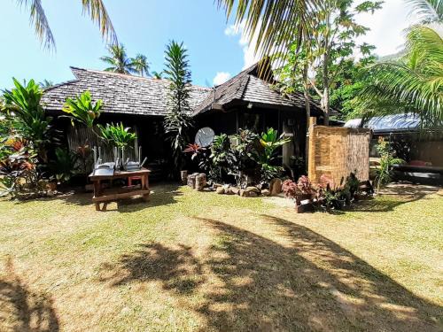 Moorea-Maiao House | MOOREA - Local Spirit Family 3
