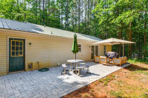 Mooresville House | Mooresville Retreat with Patio, 1 Mi to Lake Norman!