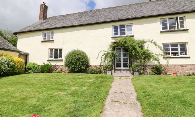 Ash Mill House | MOORTOWN COTTAGE, pet friendly, with open fire in Rackenford