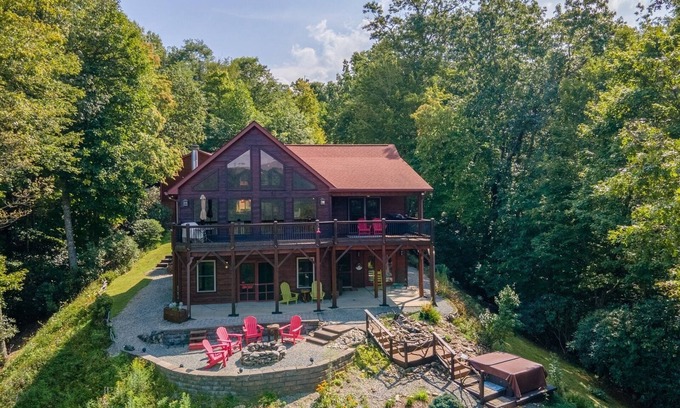 Bryson City Cabin | Moose Cabin- Luxury with Amazing Views
