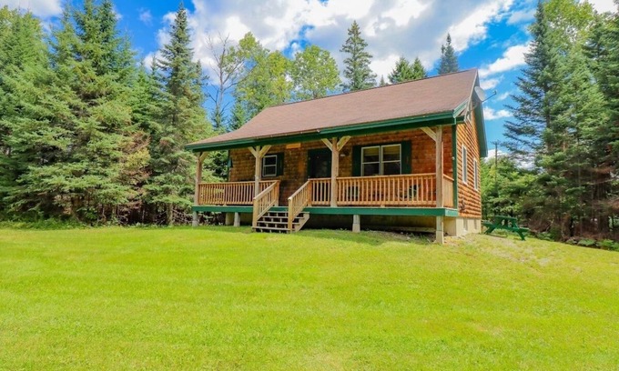 Rangeley House | MOOSE CALL INN, Cozy 2bedroom house in Rangeley, snowmobile from the front door!
