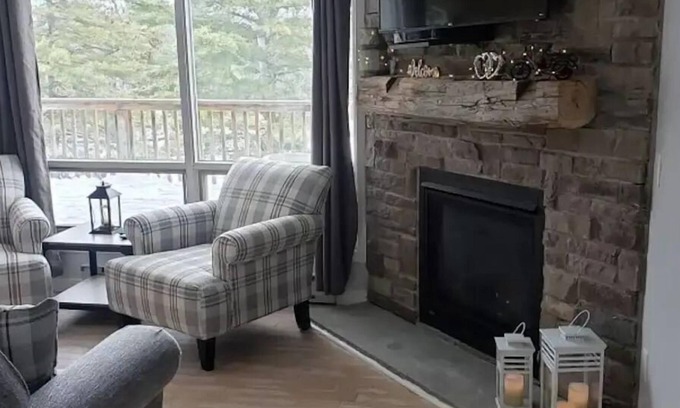 Gravenhurst Resort | Moose Chalet at Granite Ridge