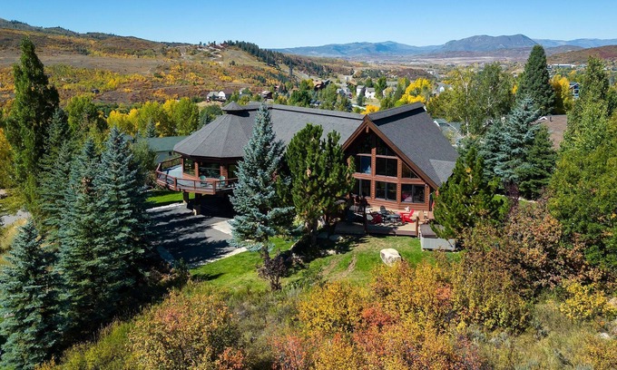 Steamboat Springs Ski Chalet | Moose Meadows Lodge: Huge Views, billiard room, massive great room, theater room