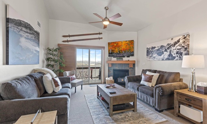Bear Hollow Village Condo | Moose Mgmt at Bear Hollow 1313: Two King Bed-Fast WiFi-Free BusRoute-DogFriendly