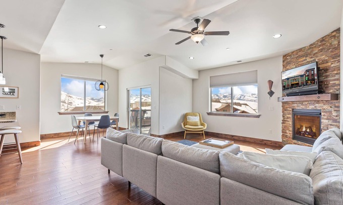 Park City Condo | Moose Mgmt at Black Rock 14275L Balcony w/Grill-2 King Beds-Fireplace-Fast WiFi