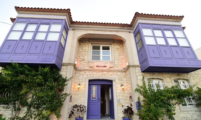 Alacati Ski Chalet | Mor Salkım Konağı