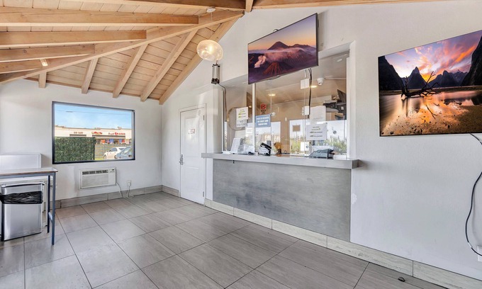 Garden Grove Hotel | Morada Inn - Near Garden Grove Park