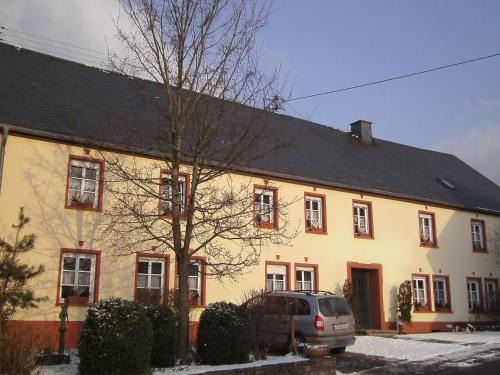 Morscheid-Riedenburg House | Morbach Hillside Mansion