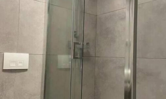 Lewisham Apartment | Morden flat close to DLR station with free parking