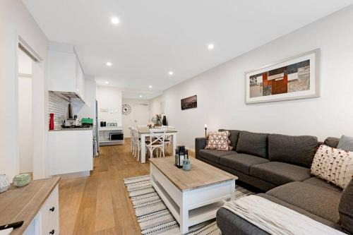 Richmond North Apartment | More Style than Garfield 00156