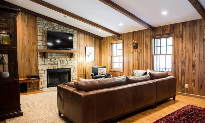 Logan Ski Chalet | Morehead Lodge, Spacious 5BR Hocking Hills Lodge with an amazing view