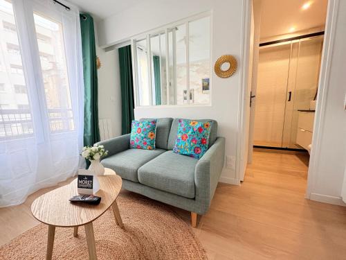 Quartier de la Folie-Mericourt Apartment | Moret Art Flats Trendy East Paris