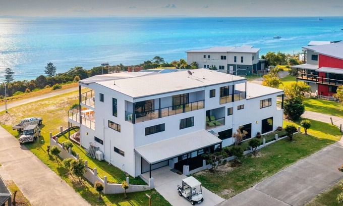 Brisbane Waterfront House | Moreton Mansion Tangalooma Island - Stunning Views of the whole bay!