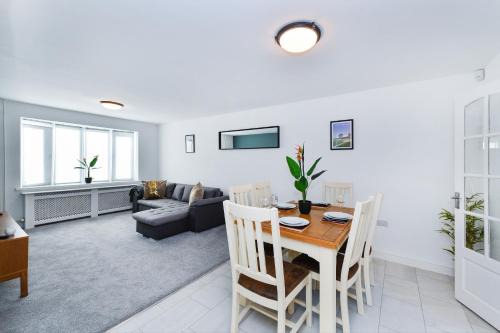Clifton House | Morgan House- 4 Bed House, Near Nottingham Trent Uni