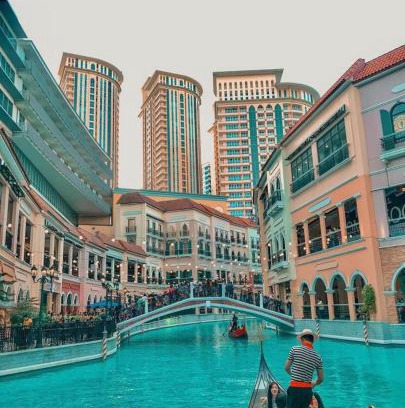 Pinagsama Apartment | Morgan Suite BGC across5 Venice Canal Mall free Pool gym