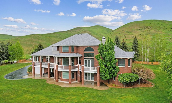 Morgan County House | Morgan View Manor W/9 Bedrooms