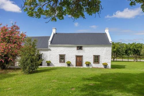 Bathurst House | Morley House - Charming 1820 Settlers Cottage