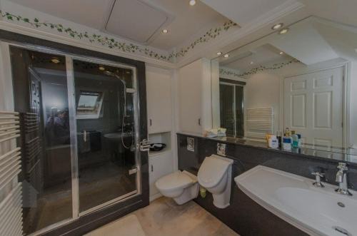 Bolton House | Morning Glory