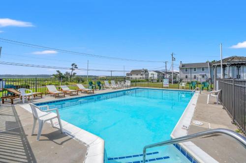 Chincoteague House | Morning Memories - Pet friendly, shared pool & dock!