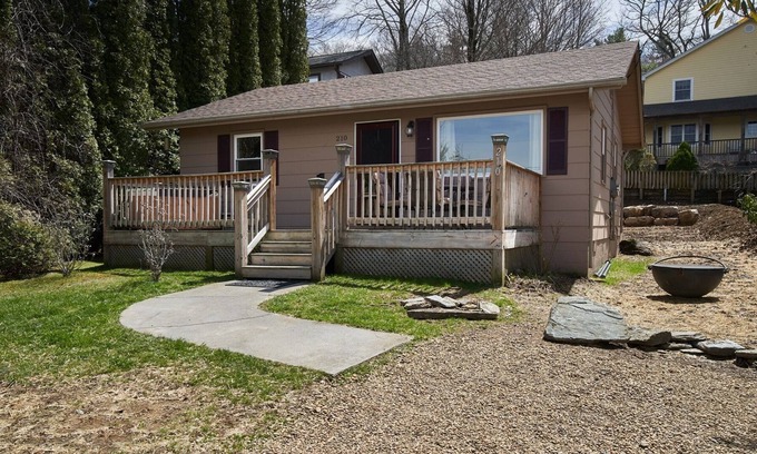 Blowing Rock Cottage | Morris Street Cottage 2BR/1BA, New Central AC!