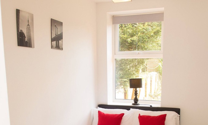 Moseley House | Moseley Mews Village Suites - Red