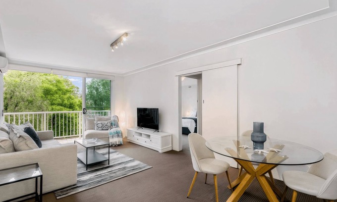 Spit Junction Apartment | Mosman - PUNCH- Punch Street - Sunny Top-Floor 2BR with Balcony, Leafy Views Garage Near Balmoral Beach