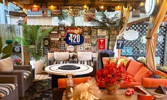 Buechel House | Most Unique Eclectic Stay w/Hot Tub in Louisville