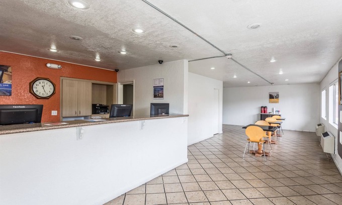Canyon Acres Hotel | Motel 6 Albuquerque, NM - Northeast