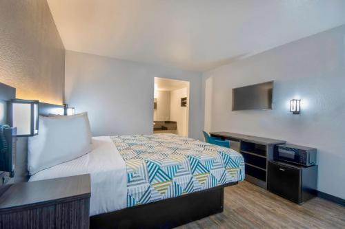 Northeast Heights Hotel | Motel 6-Albuquerque, NM - Carlisle
